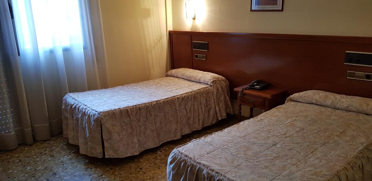 Hotel Reina Isabel Lleida Ngoại thất bức ảnh