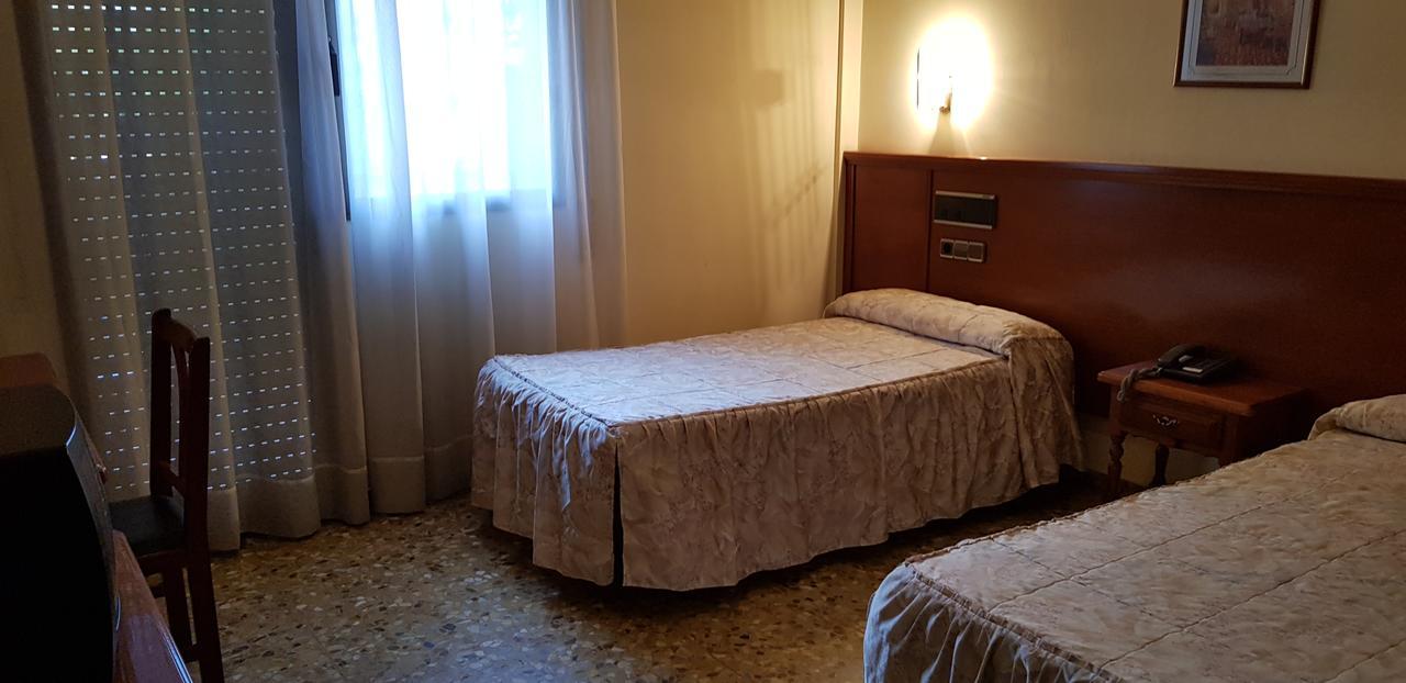 Hotel Reina Isabel Lleida Ngoại thất bức ảnh